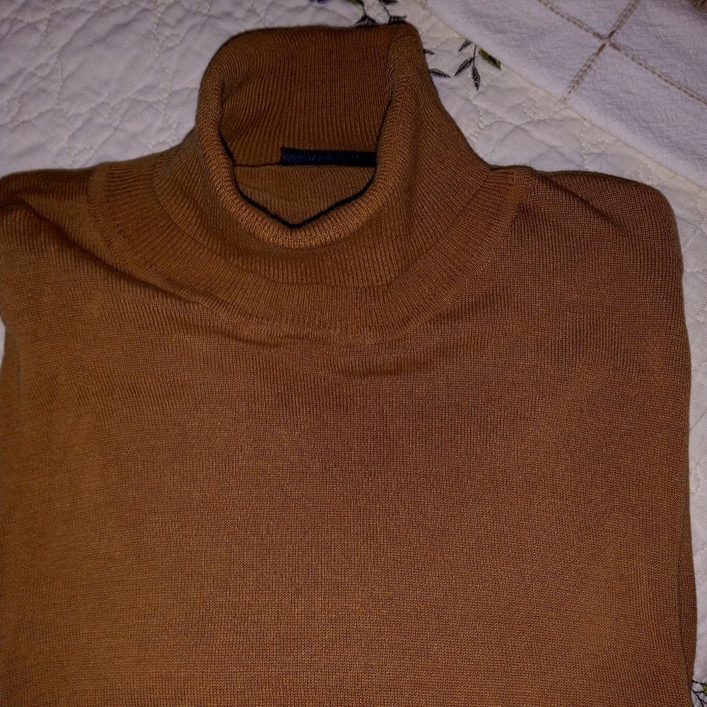Men's Tan colored turtleneck lighweight sweater (Daniel Gray) XL
